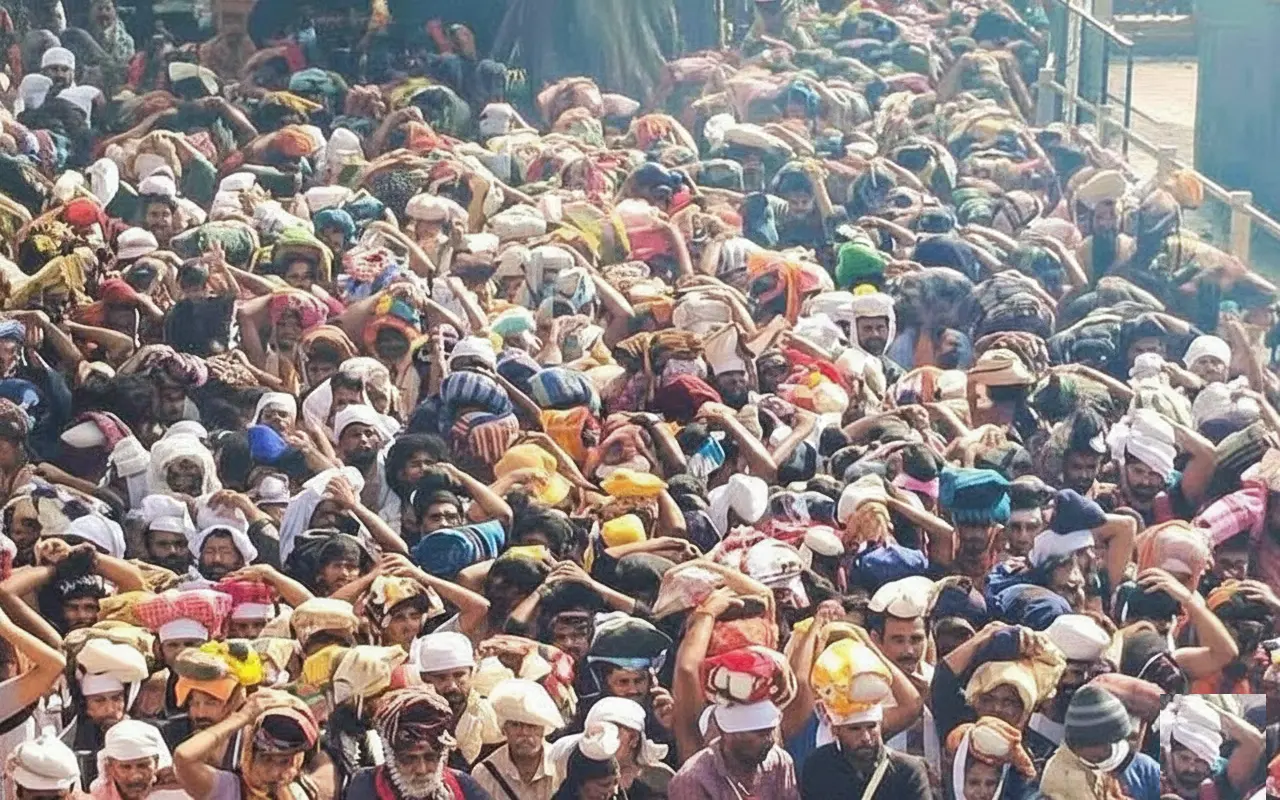 Sabarimala Devotees Waiting